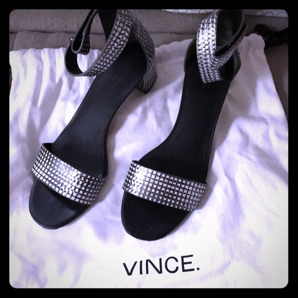 Vince Rita Sandal graphic black and white size 8